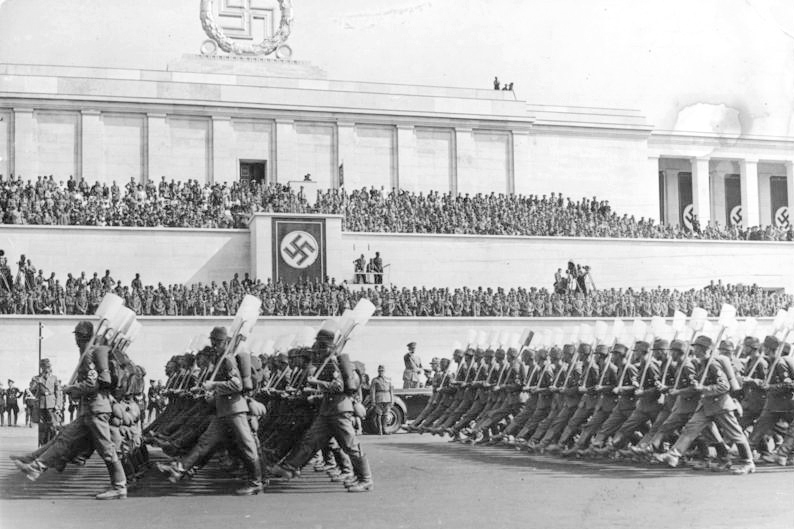 File:Bundesarchiv Bild 183-C12671, Nürnberg, Reichsparteitag, RAD-Parade.jpg