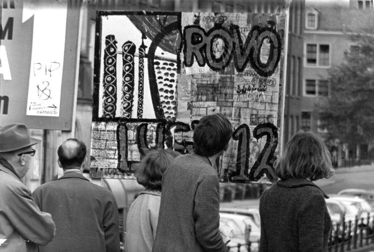 File:Het eerste verkiezingsbord van de Provopartij te Amsterdam, 8 mei 1966. - SFA001004941.jpg