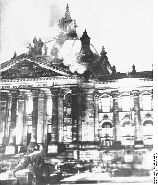 File:Bundesarchiv Bild 183-R99859, Berlin, brennender Reichstag (Reichstagsbrand).jpg