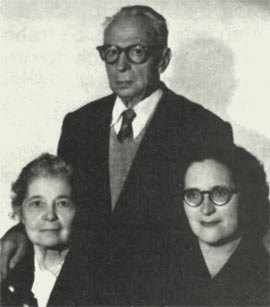 File:Eusebio Carbó Carbó, Margarita Gironella, Federica Montseny..jpg