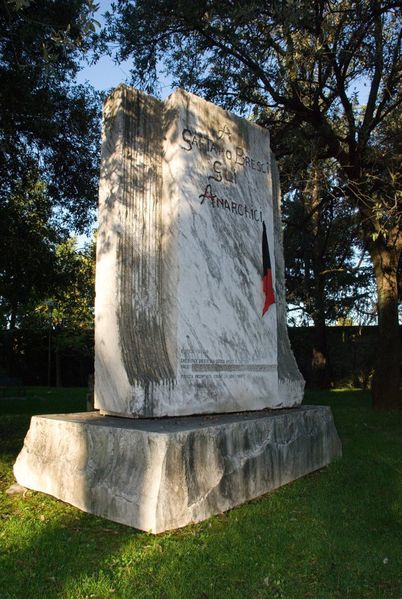 File:Bresci monumento2.jpg