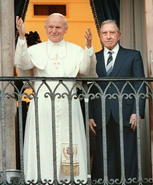 File:Papa Pinochet.jpg